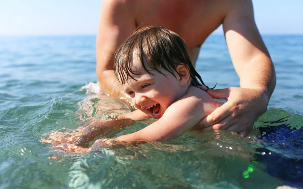 Памятка для родителей "Почему необходимо научить ребенка плавать?"